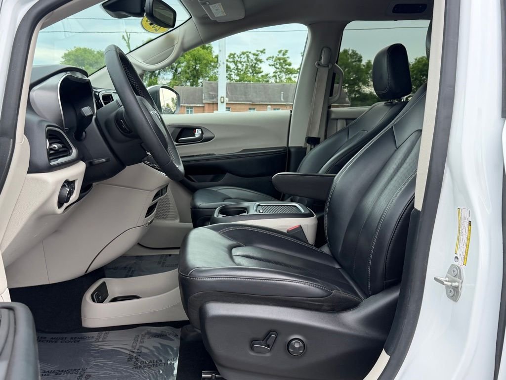 Used 2023 White Chrysler Touring L image 12
