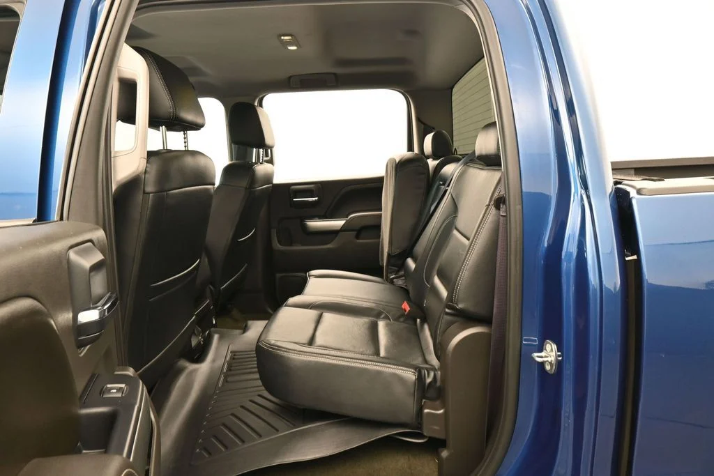 Used 2016 Deep Ocean Blue Metallic Chevrolet LT image 23