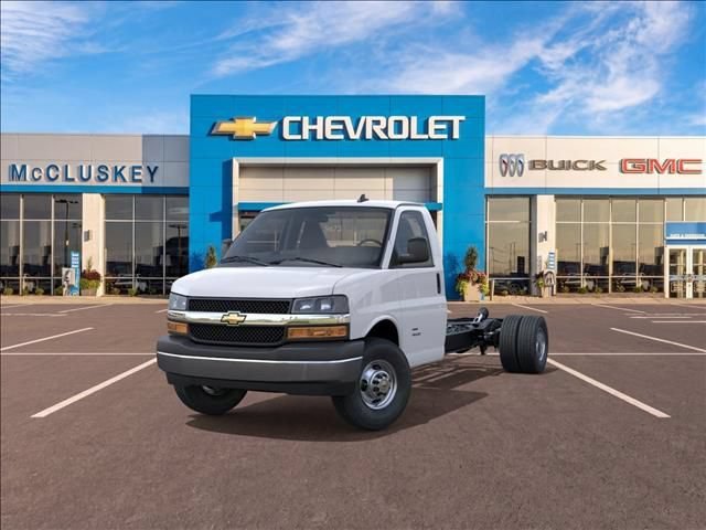 New 2026 Summit White Chevrolet 1WT image 8