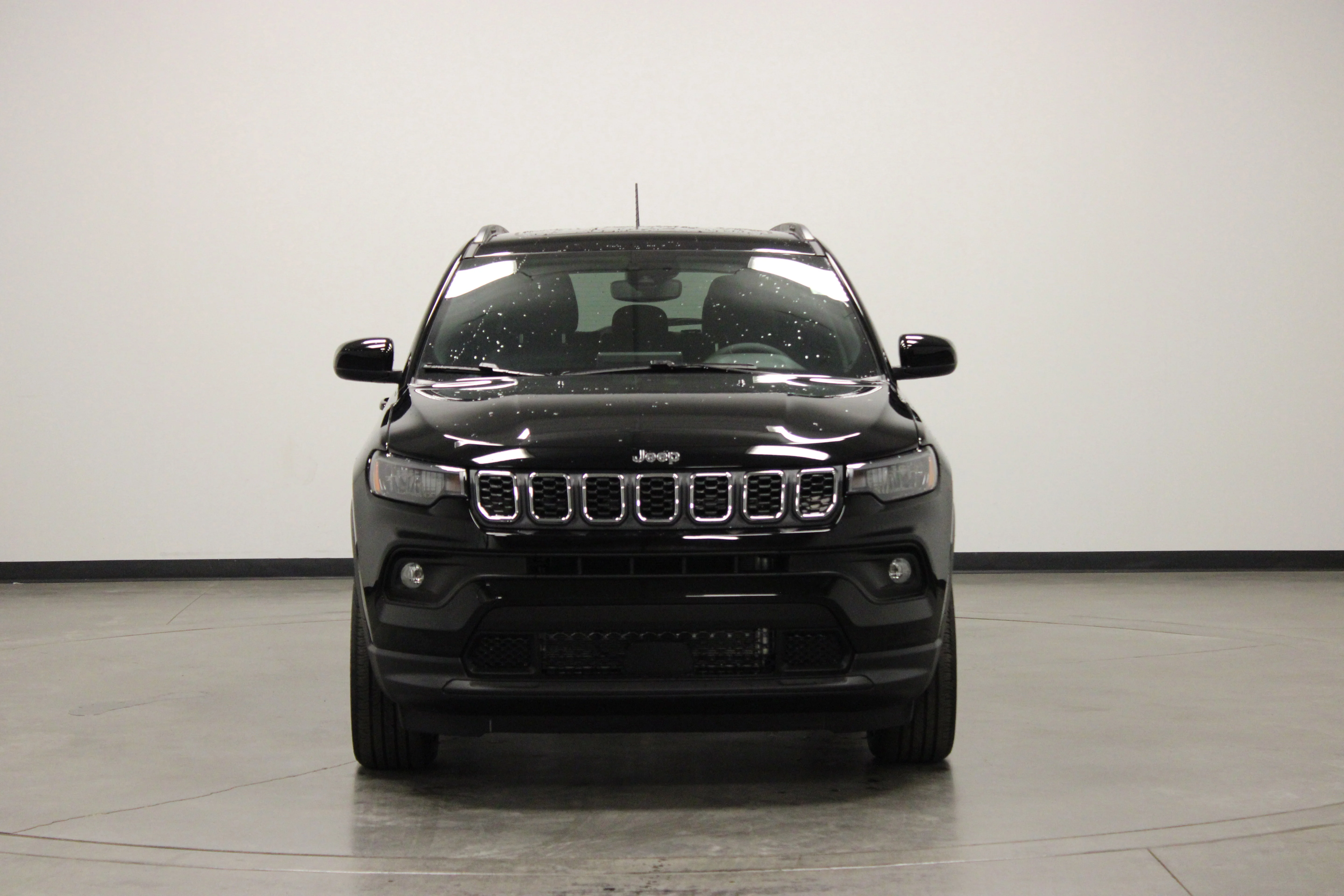 New 2026 Diamond Black Crystal Pearl-Coat Exterior Paint Jeep  image 3