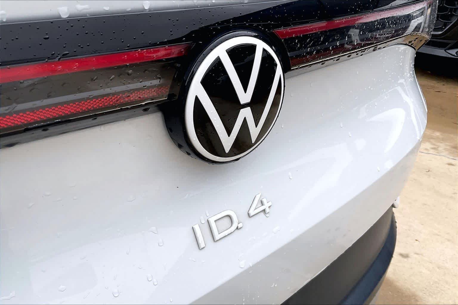 Used 2021 Glacier White Metallic/Black Roof Volkswagen 1st Edition image 30