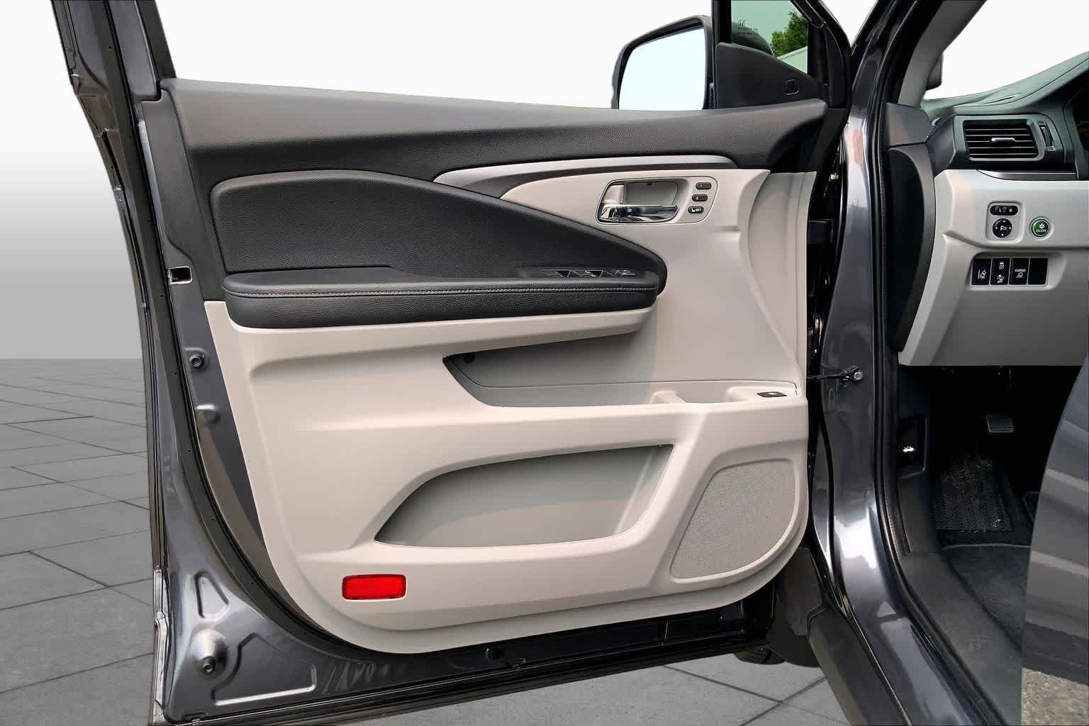 Certified Used 2023 Modern Steel Metallic Honda RTL image 22