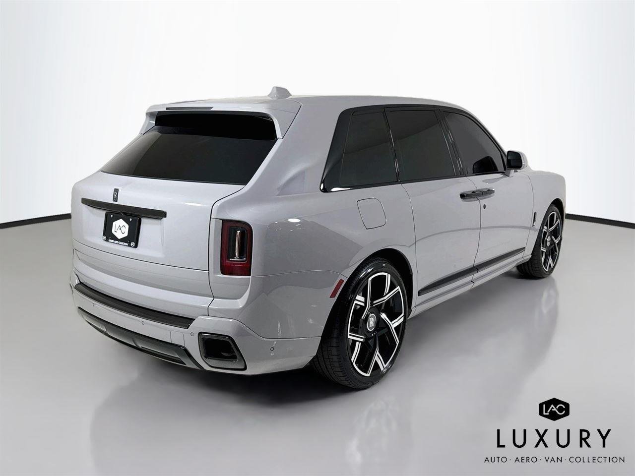 Used 2025 Tempest Gray Rolls-Royce Black Badge | Bespoke Audio | Starlight Roof image 6