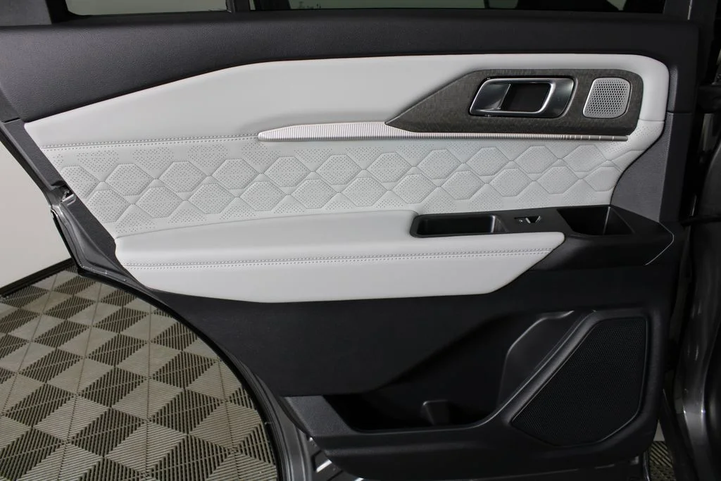 2026 Ford Explorer Platinum - Photo 13