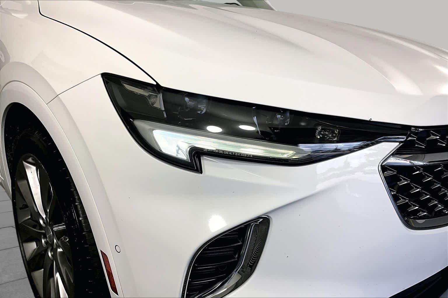 Used 2021 Summit White Buick Avenir image 27