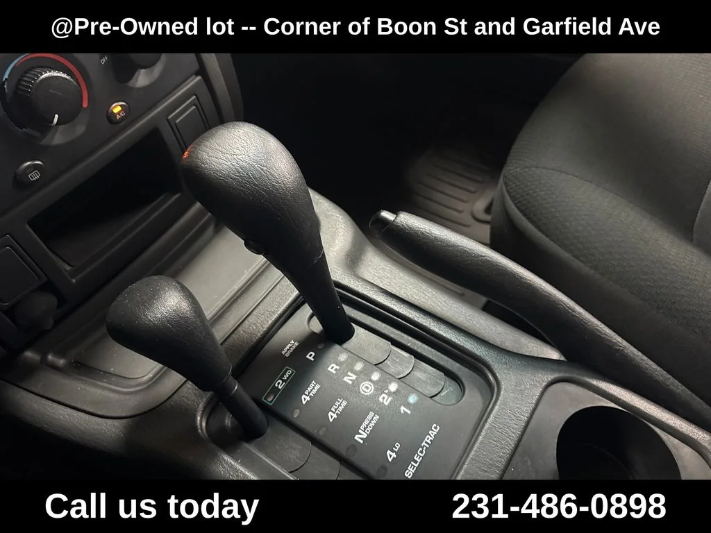 Used 2003  Jeep Laredo image 24
