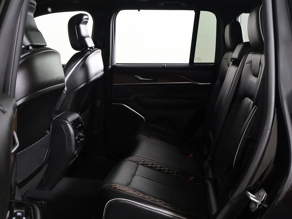 Used 2023 Black Jeep Summit image 33