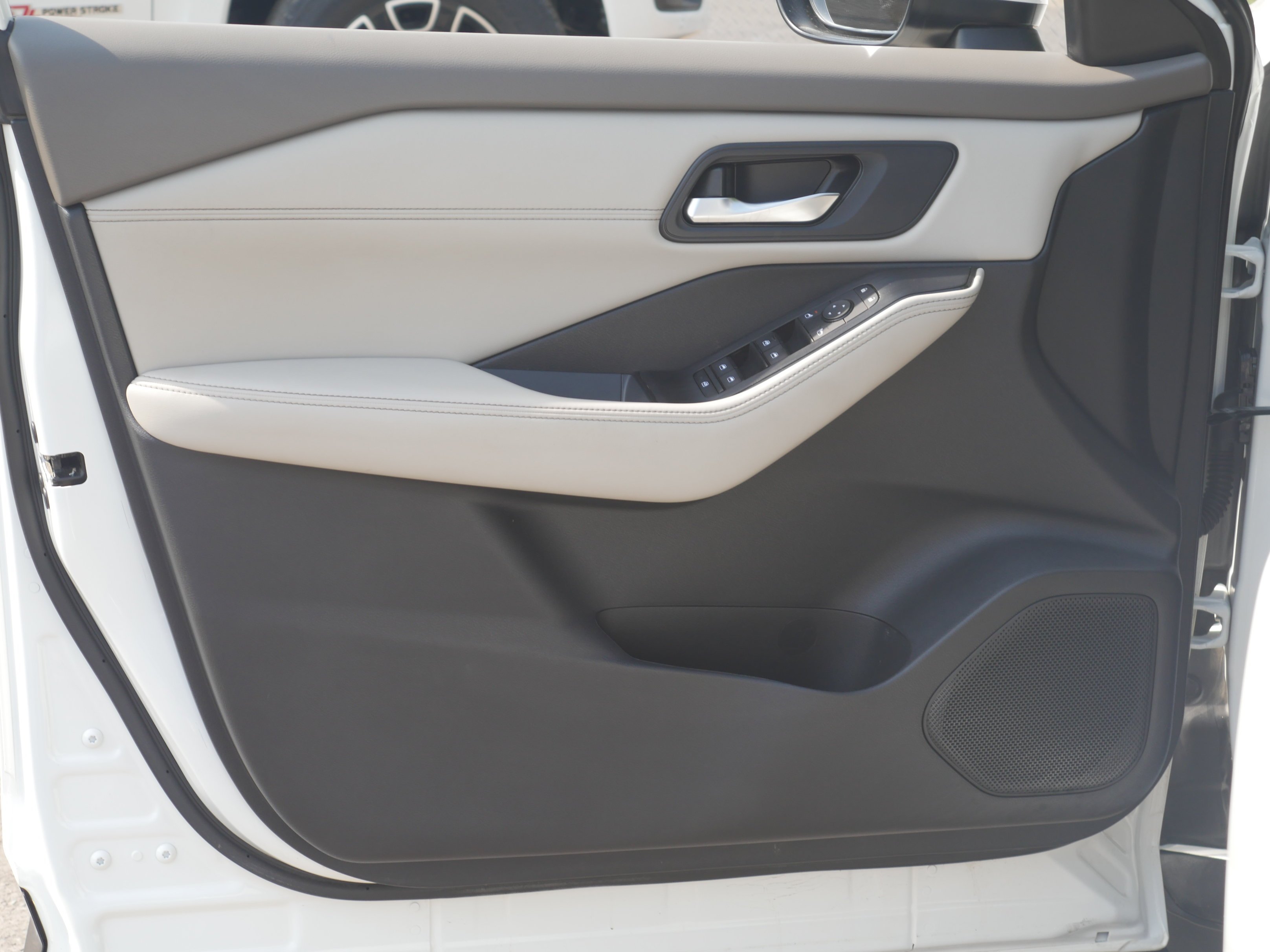 Certified Used 2023 Pearl White Tricoat Nissan SV image 33