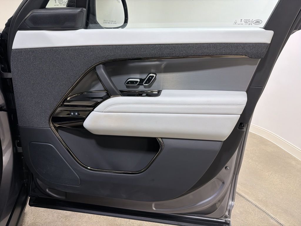 Certified Used 2025 Eiger Gray Metallic Land Rover SE image 23