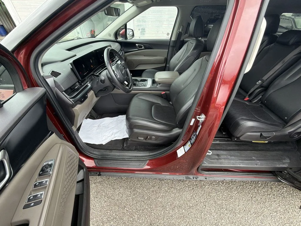 Used 2025 Red Kia LXS image 12