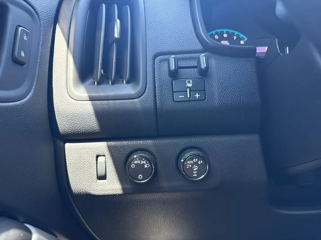 Used 2022 Black Chevrolet ZR2 image 22