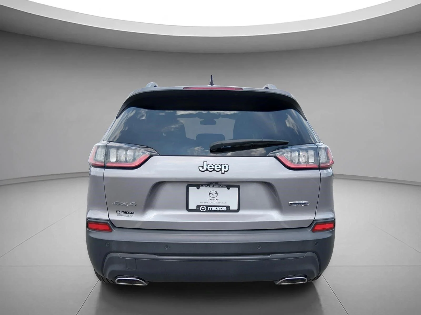 Used 2019 Granite Crystal Metallic Clearcoat Jeep Latitude Plus image 8