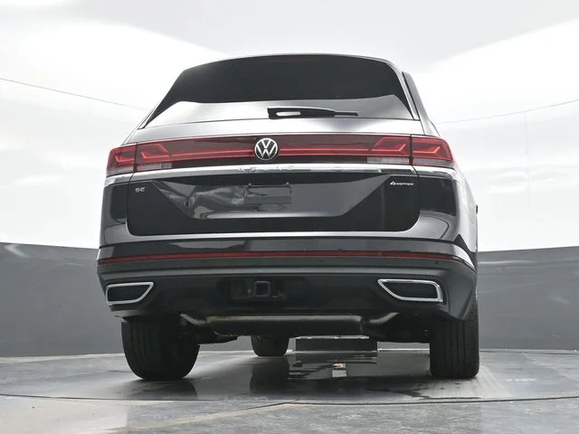 New 2026 Black Volkswagen 2.0T SE w/Technology image 18