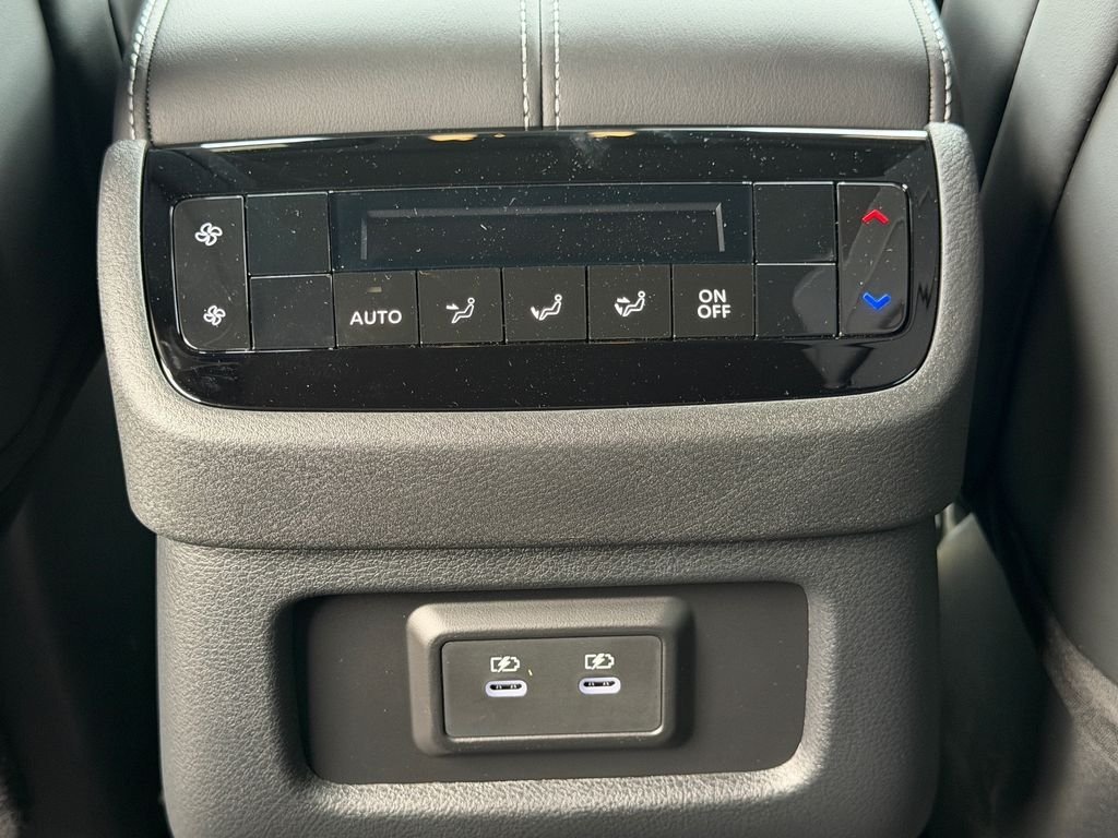 New 2027 GRAPHITE SHADOW INFINITI Luxe AWD image 15