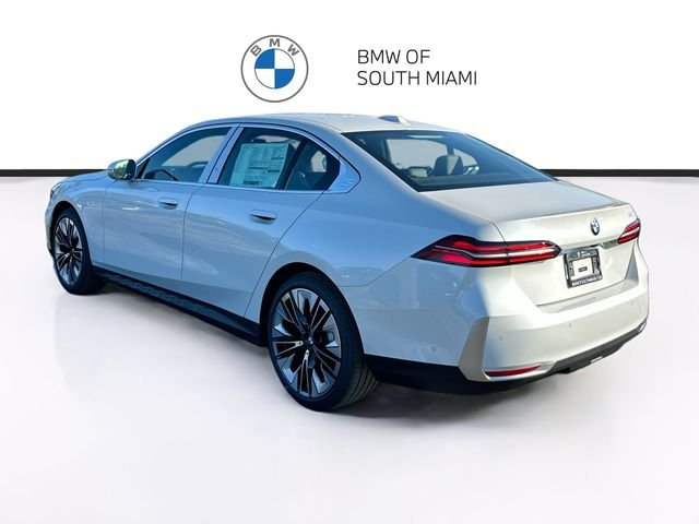 New 2026 White BMW 530i image 4