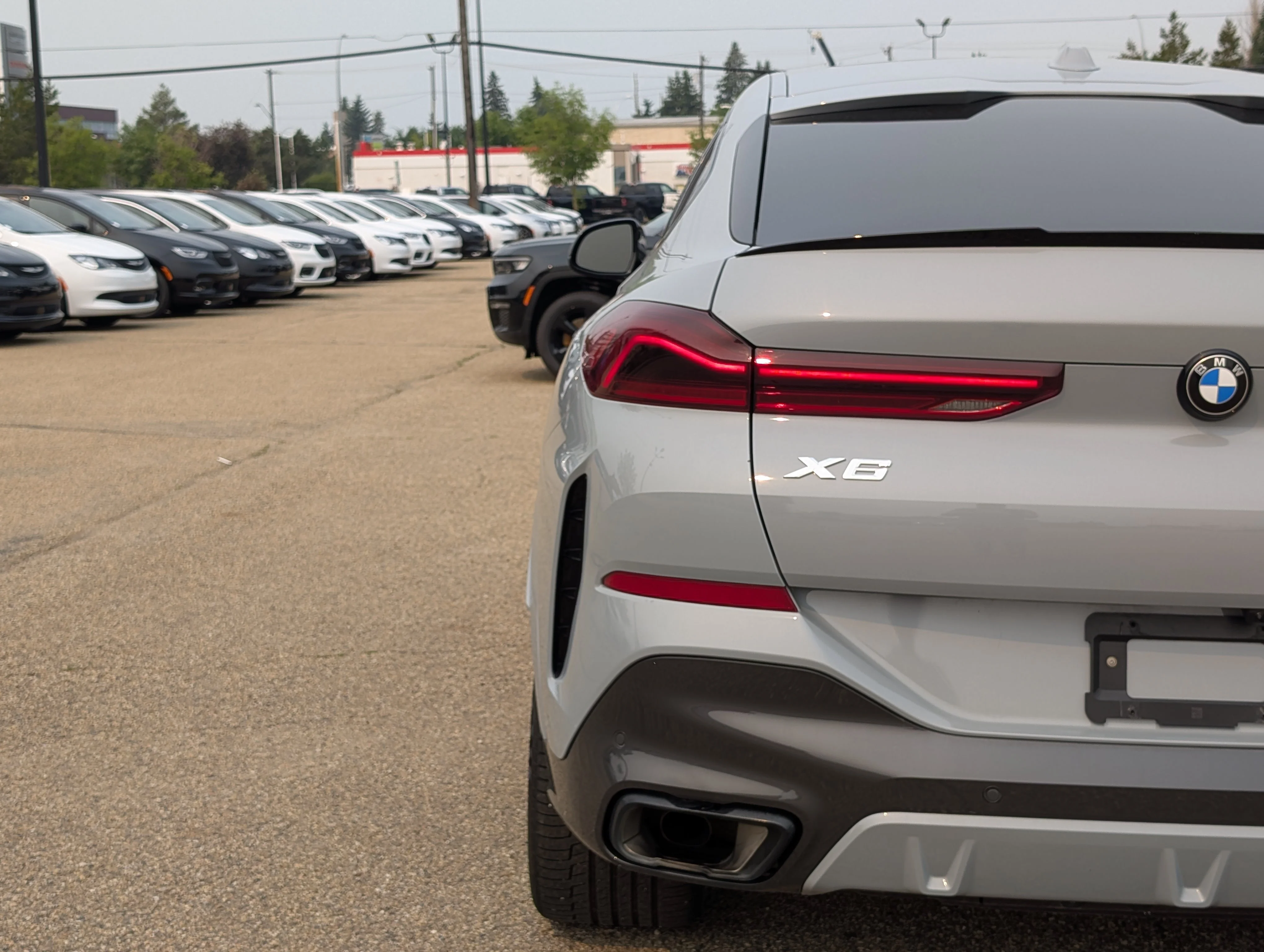 Used 2024 Gray BMW xDrive40i image 13