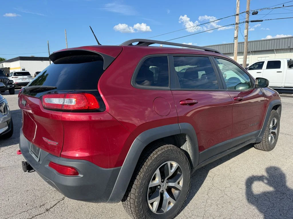 Used 2015 Red Jeep Trailhawk image 9