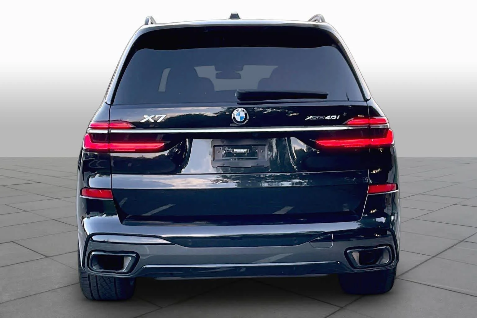 Used 2023 Black Sapphire Metallic BMW xDrive40i image 4