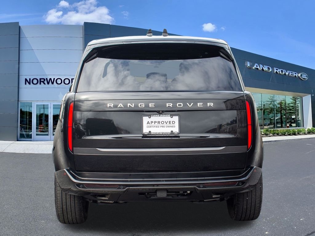Certified Used 2025 Black Land Rover SE image 5