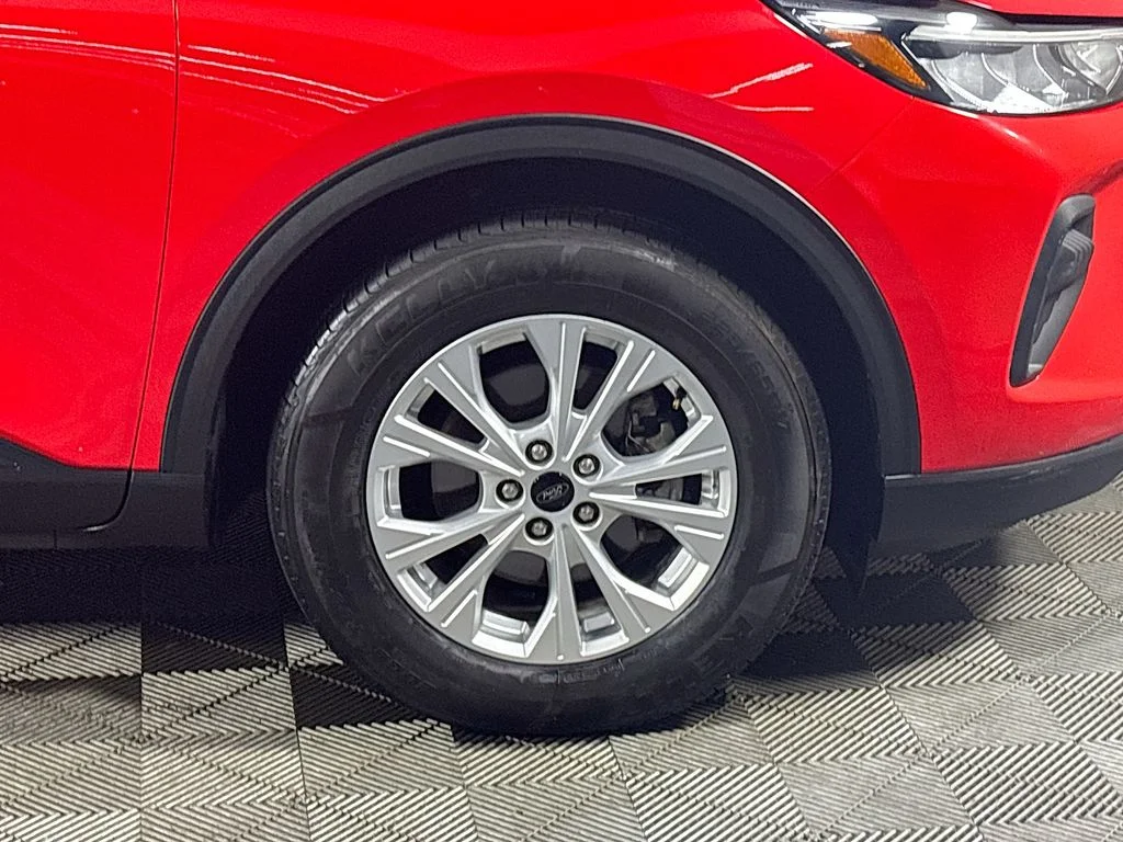 Used 2024 Red Ford Active image 22