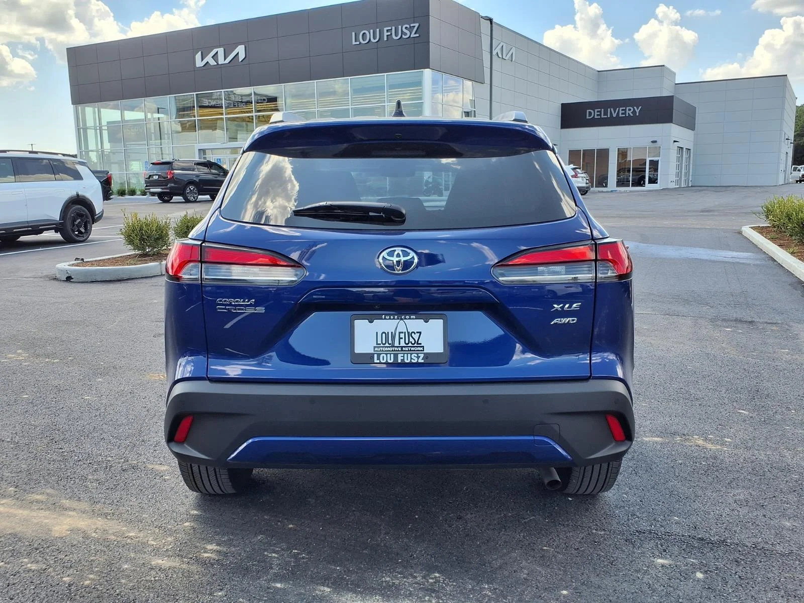 Used 2025 Blue Crush Metallic Toyota XLE image 29