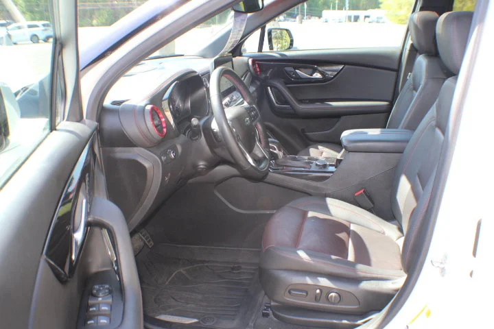 Used 2023 Iridescent Pearl Tricoat Chevrolet RS image 14