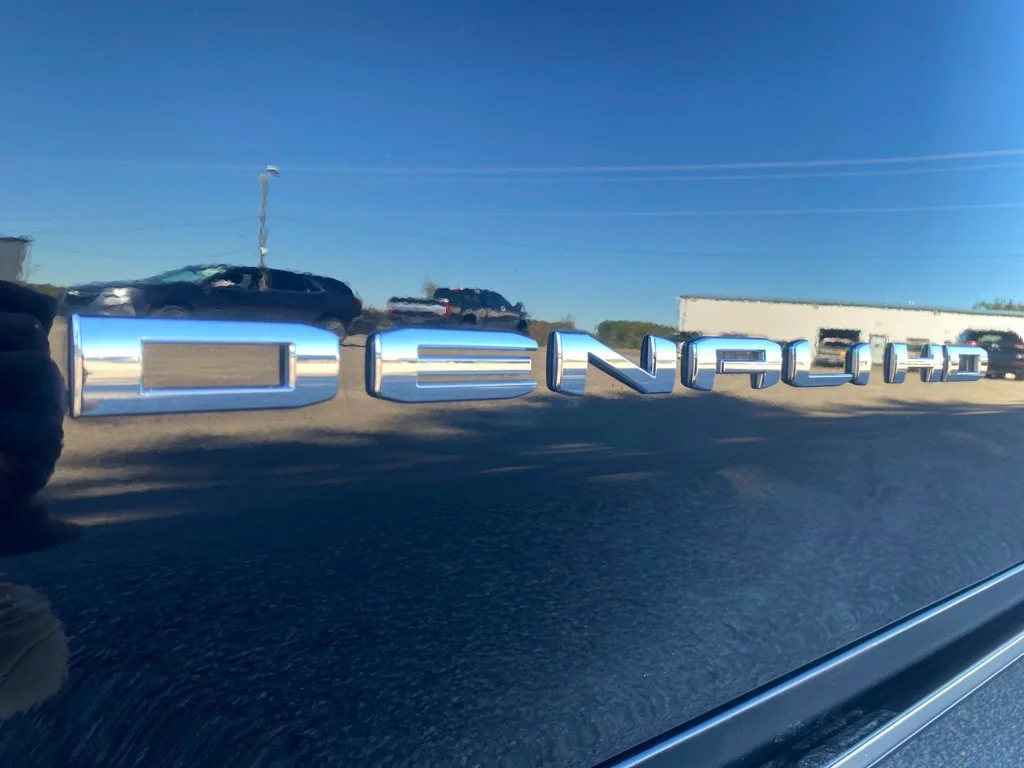 Used 2025 Onyx Black GMC Denali image 43