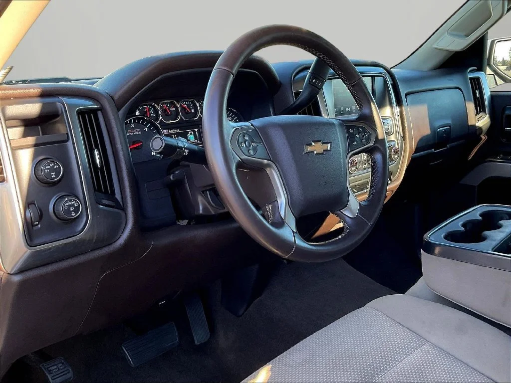 Used 2016 White Chevrolet LT image 17