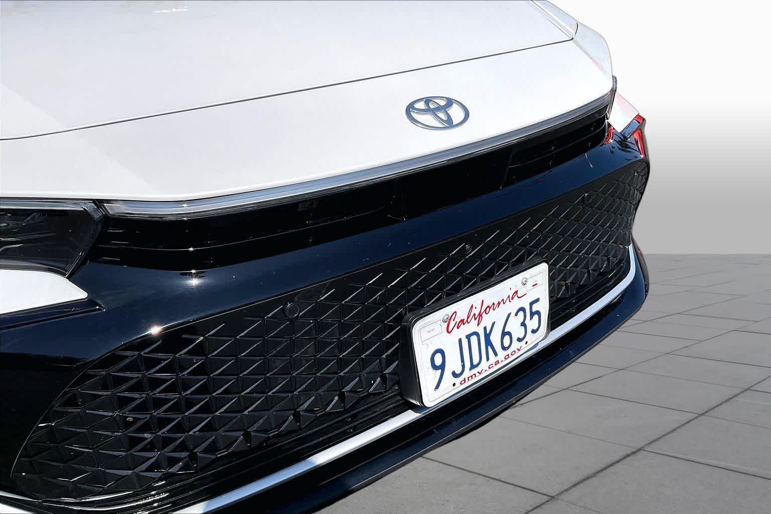 Certified Used 2023 Oxygen White Toyota Limited image 28