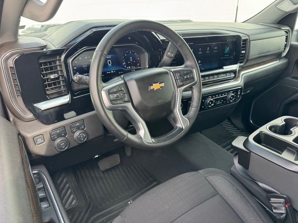 Used 2025 White Chevrolet LT image 3