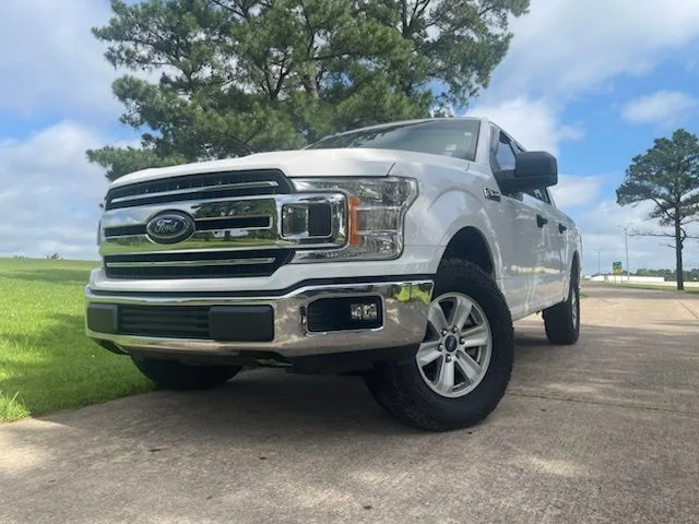 Used 2019 White Ford XL image 2