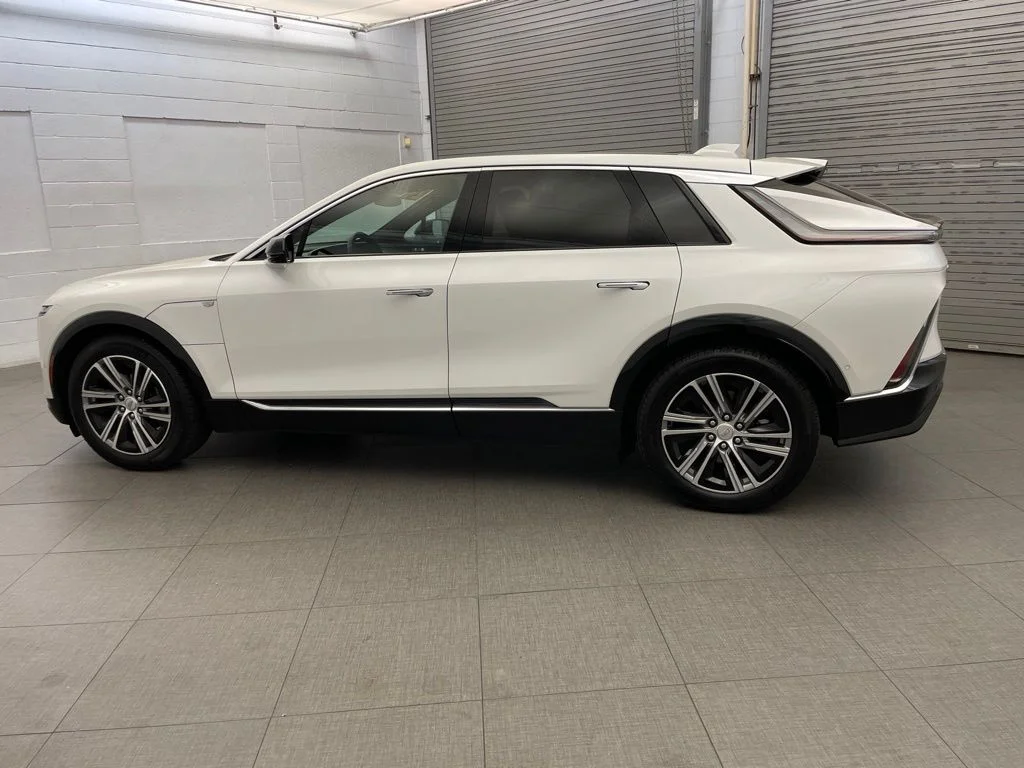 Used 2024 White Cadillac Luxury image 8