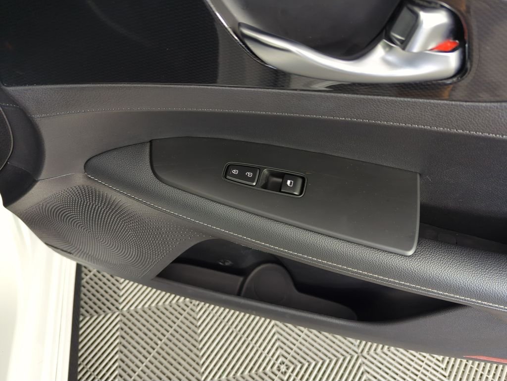 Used 2023 White Kia GT-Line image 35
