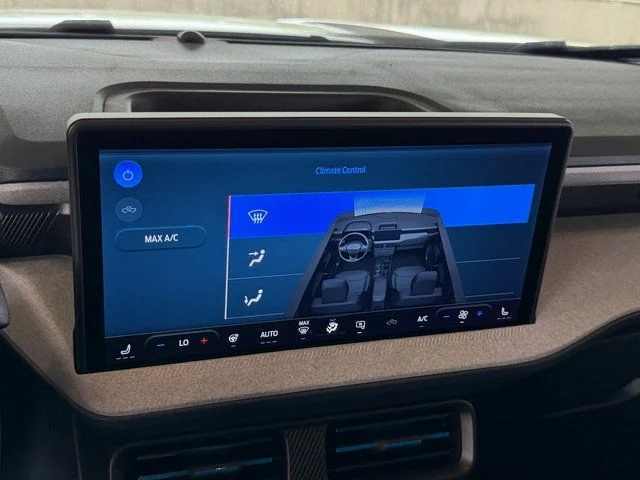 New 2025 Oxford White Ford XLT image 24