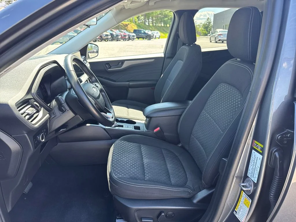 Used 2023 Gray Ford Active image 10