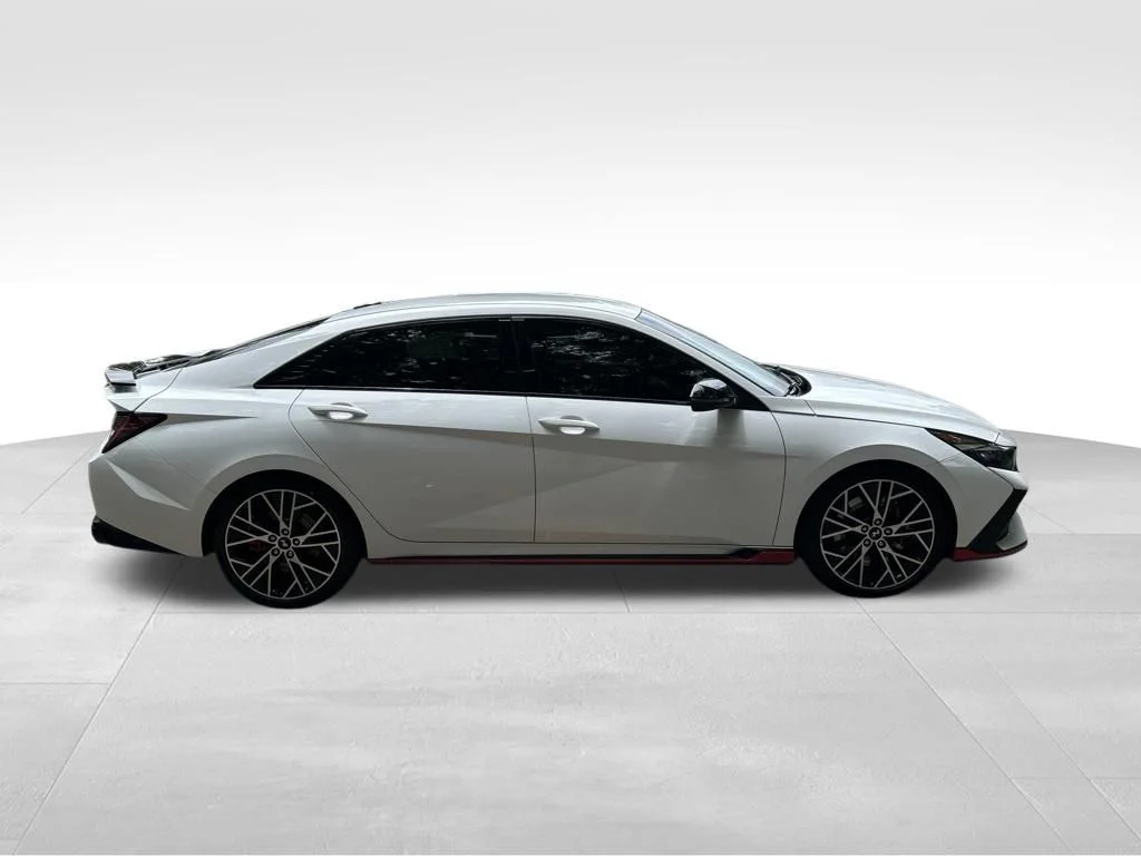 Used 2022 White Hyundai Base image 7