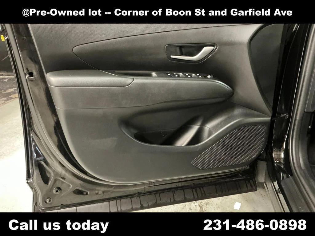 Used 2023 Black Hyundai SEL image 18