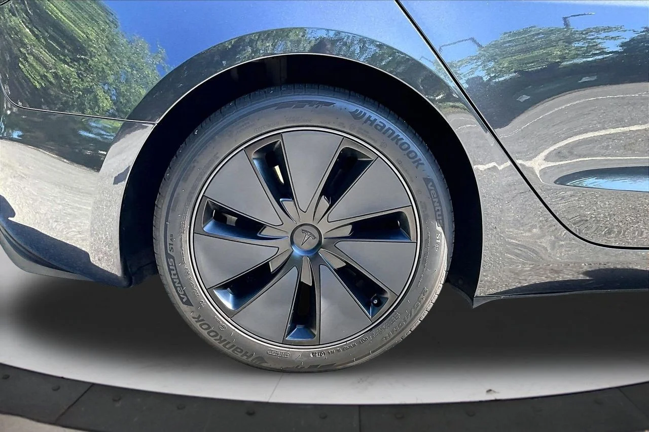 Used 2025  Tesla Long Range image 35