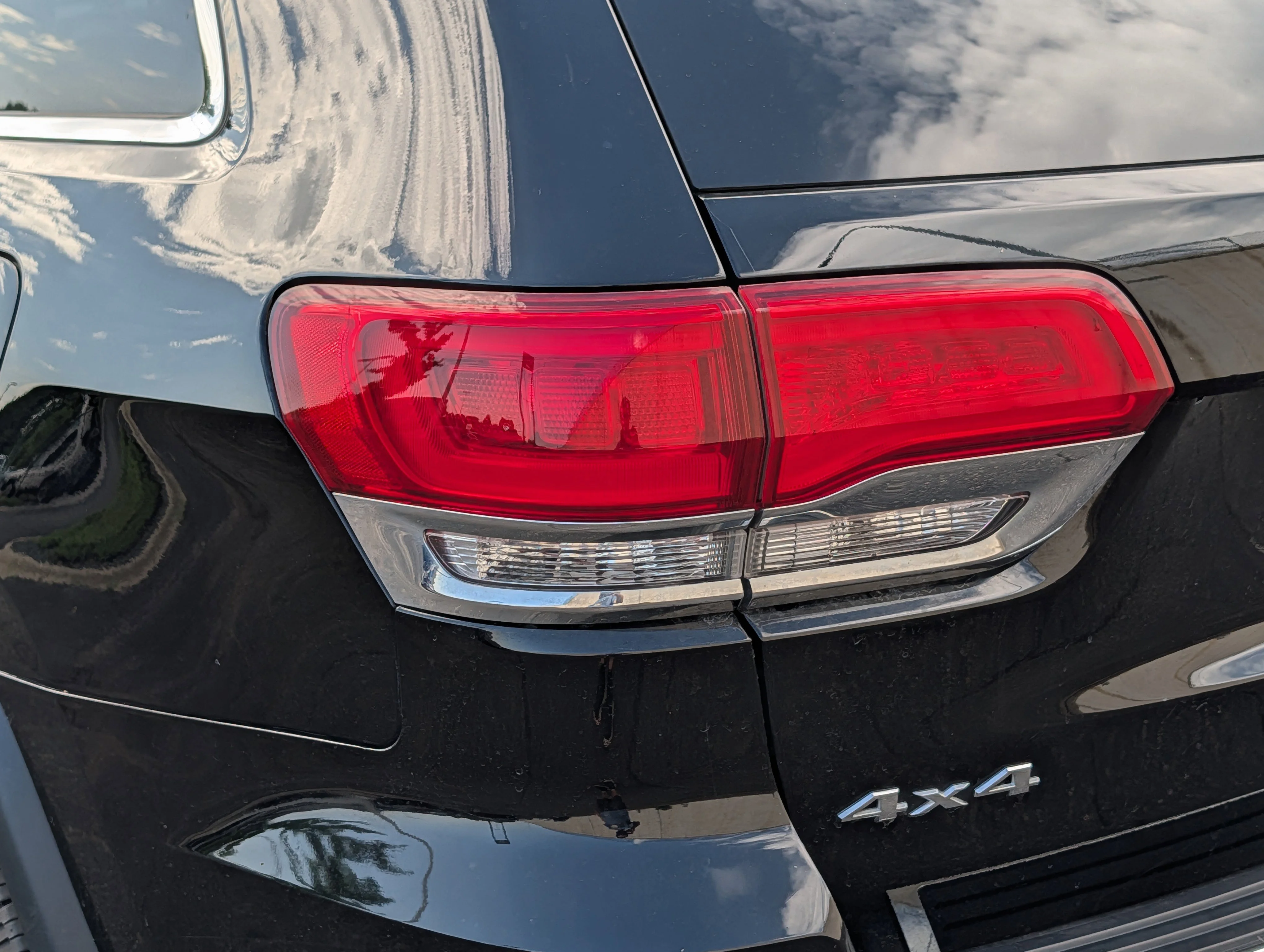 Used 2019 Diamond Black Crystal Pearlcoat Jeep Limited image 11
