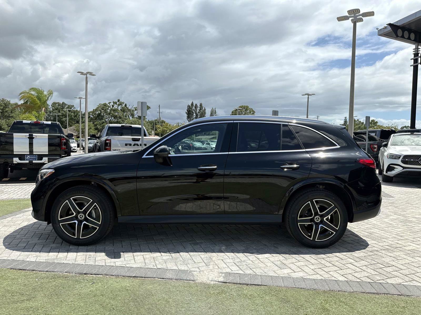 New 2026 Black Mercedes-Benz 300 SUV image 3
