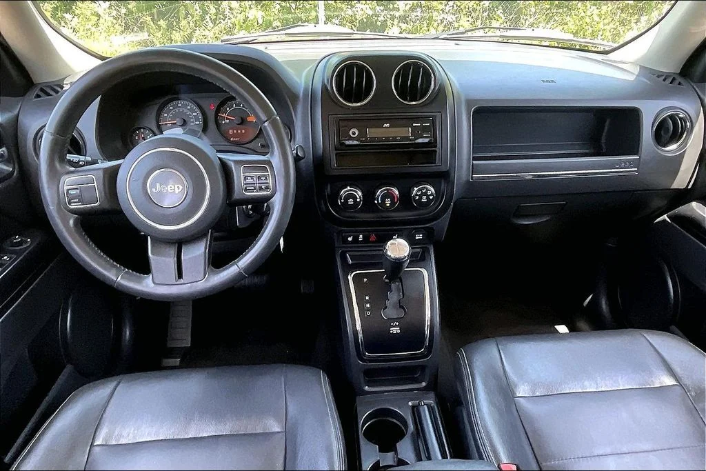 Used 2015 Gray Jeep Latitude image 11