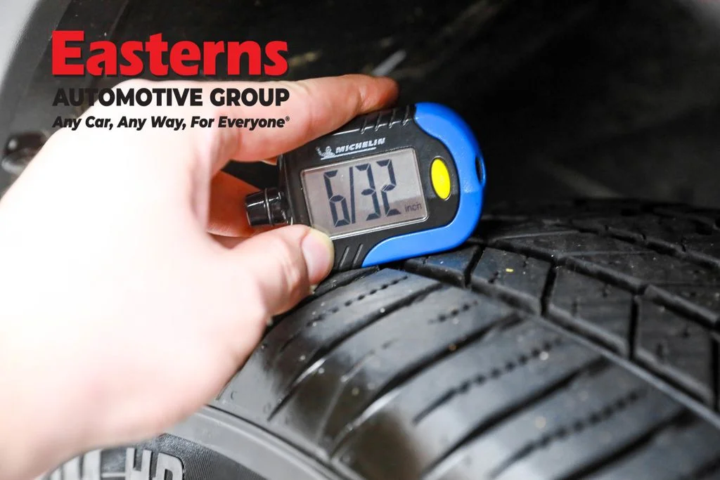 Used 2022 Silver Jeep Latitude image 25