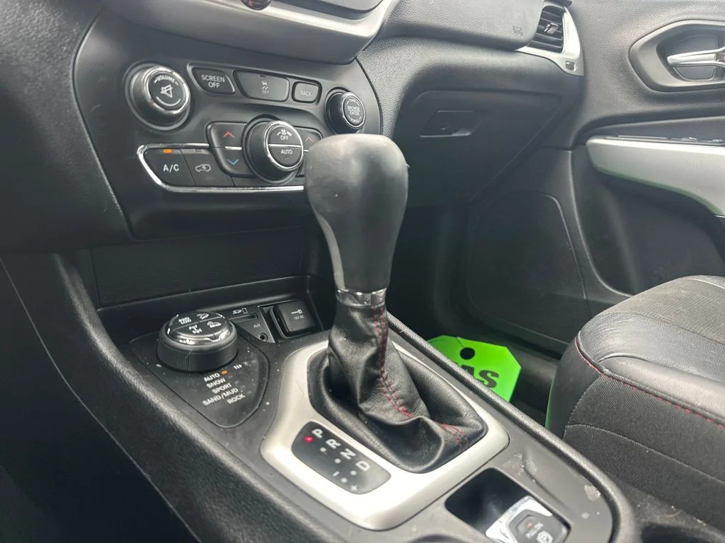 Used 2018 White Jeep Trailhawk image 14