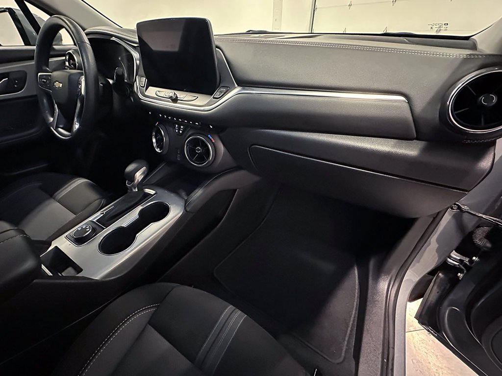 Used 2025 Gray Chevrolet LT image 26