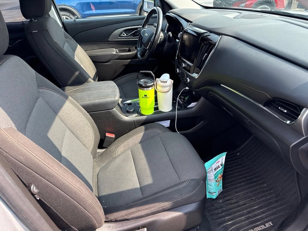 Used 2018 SILVER ICE METALLIC Chevrolet LT Cloth image 9