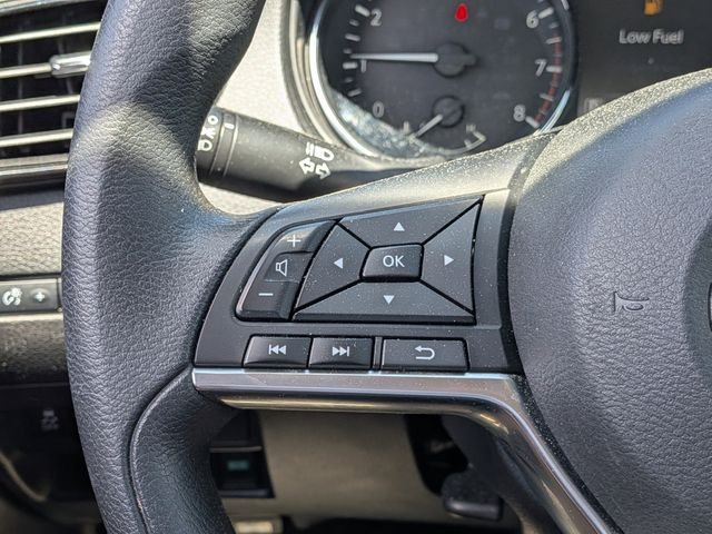 Used 2018 White Nissan S image 23