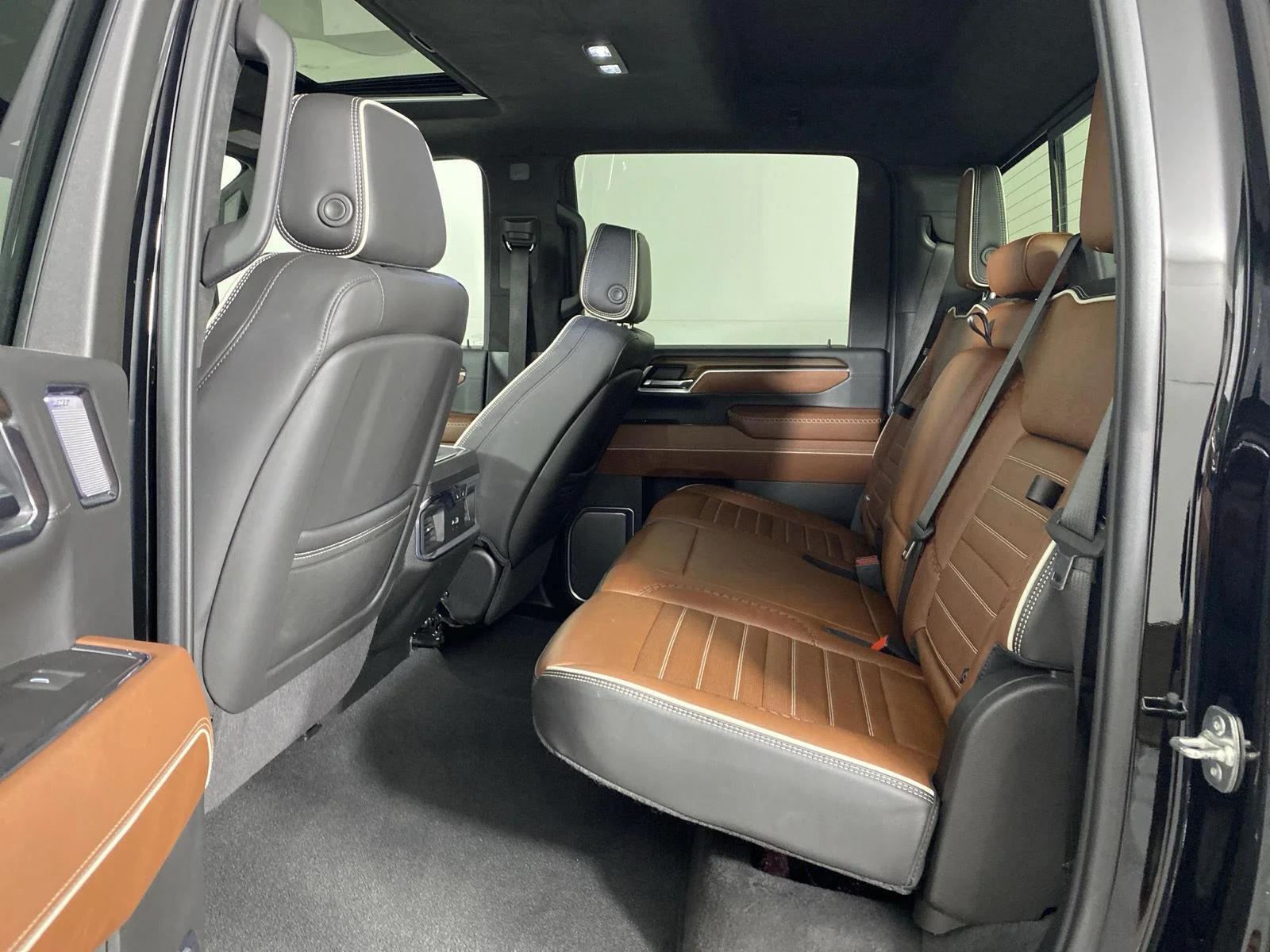 Used 2025 Onyx Black GMC Denali Ultimate image 10