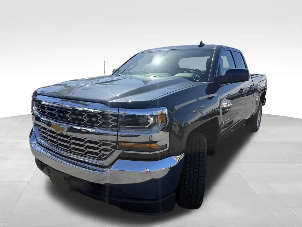 Used 2018 Gray Chevrolet LT image 2