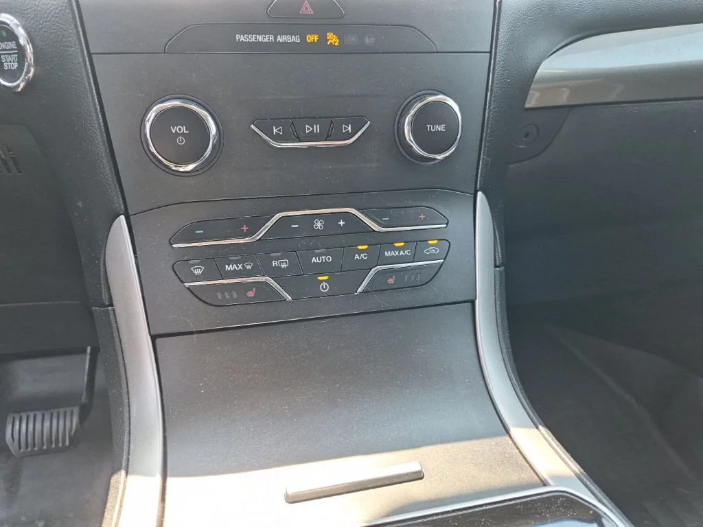 Used 2020 Black Ford SEL image 19