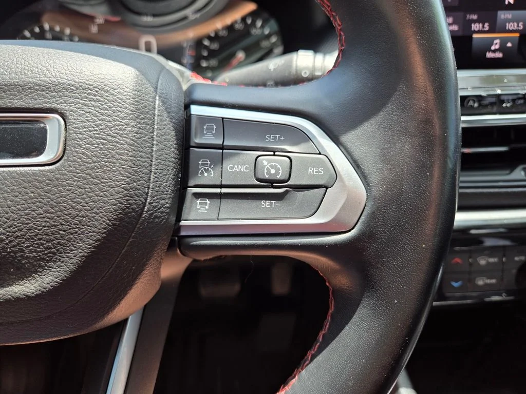 Used 2022 Silver Jeep Trailhawk image 32